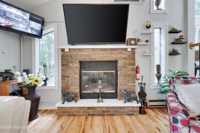 Photo - 2933 Melody Ln