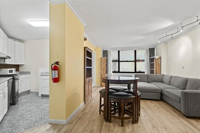 Photo - 7004 JFK Blvd E