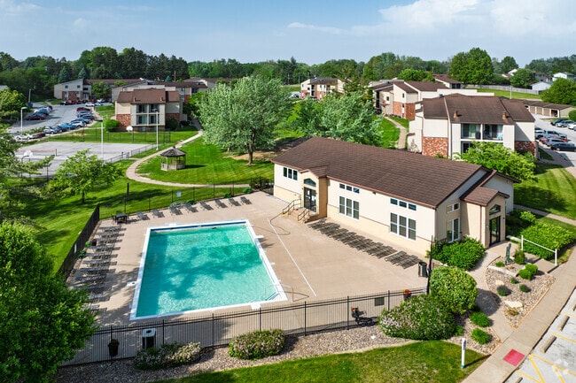 Leasing Office & Pool - Indian Ridge Apartments