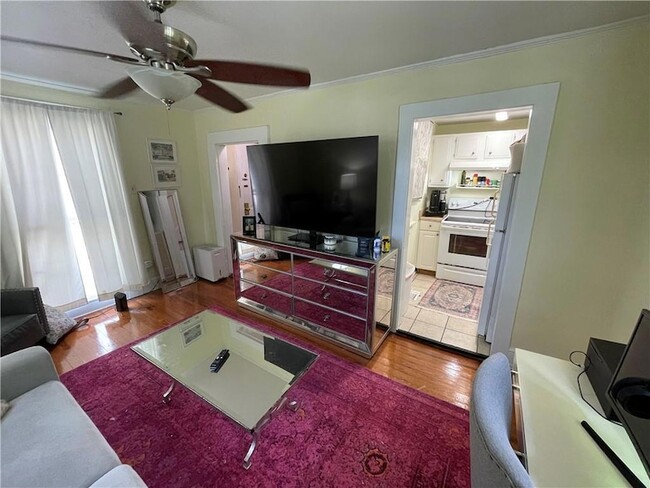 Photo - 1462 State St