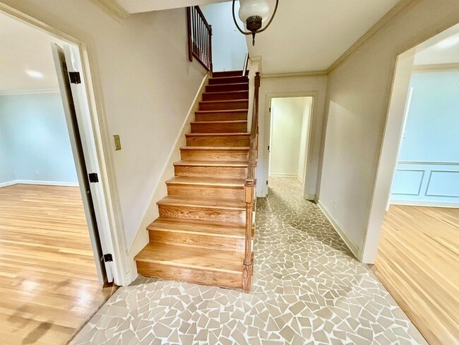 Photo - 1881 Akerswood Cove