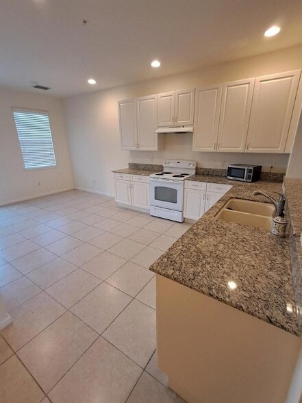 Photo - 221 Greenwich Cir Unit 210