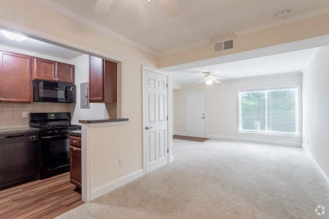 1BR, 1BA - 650SF - Dining Room - Westgate Apartments