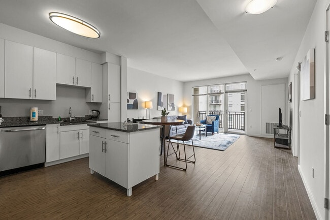 Photo - 301 Commons Park S Unit SI FL6-ID1050413P