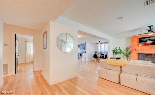 Photo - 1821 E Oakey Blvd