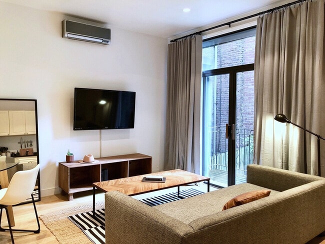 Building Photo - 126 E 37th St Unit SI ID1058890P