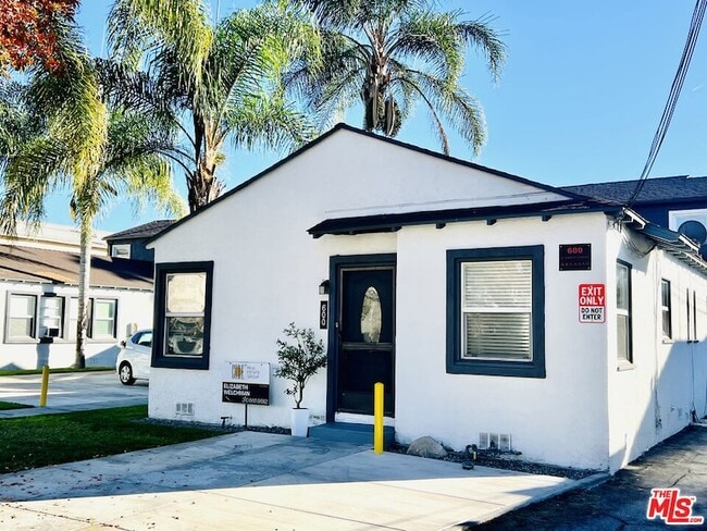 Photo - 600 E Chevy Chase Dr