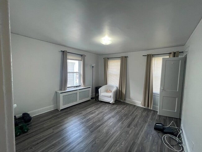 Building Photo - 30 1st St