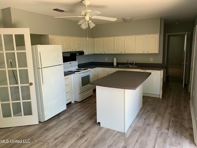 Photo - 2504 Middlecoff Dr