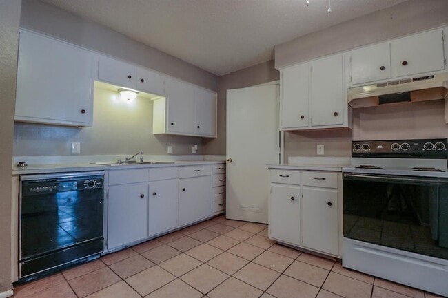 Photo - 1710 Elkhart Ave Unit B