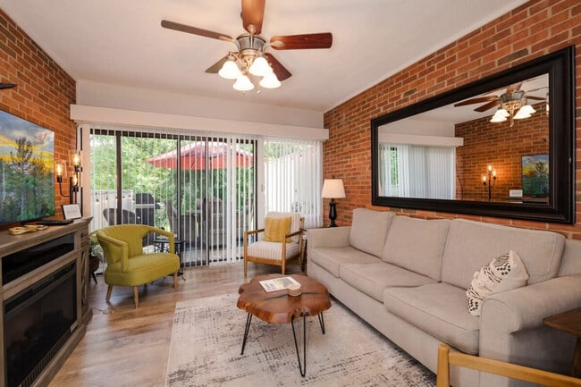 Building Photo - 2806 Suncrest Rd Unit SI ID1023106P