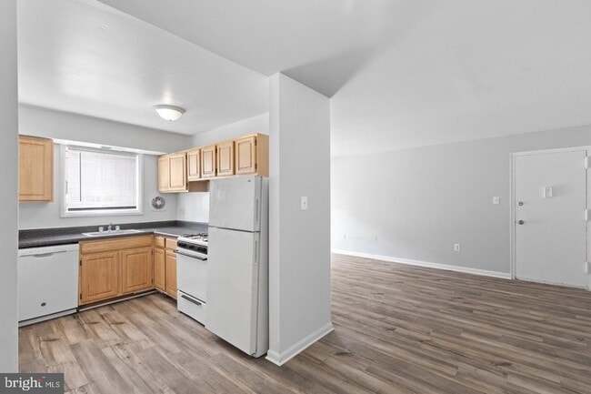 Building Photo - 229 43rd Rd NE
