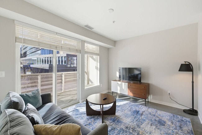 Building Photo - 421 E Market St Unit ID1384024P