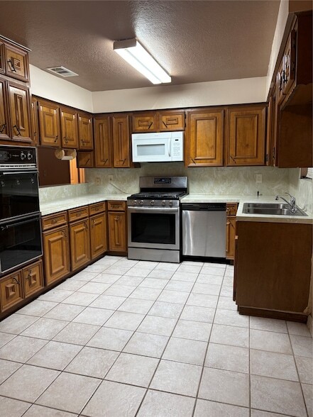 Photo - 415 Zinn Dr