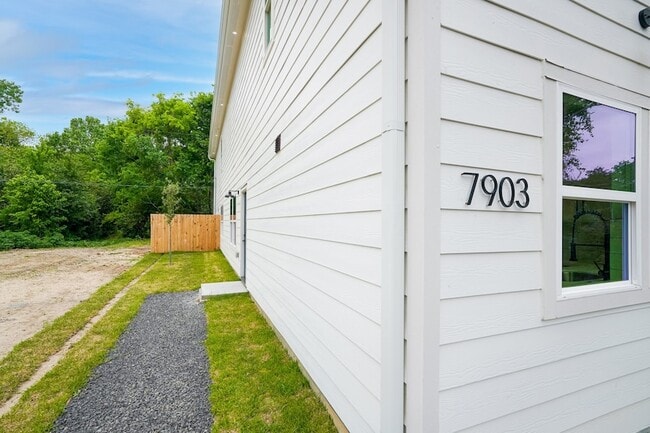 Photo - 7903 Sunnyhill St