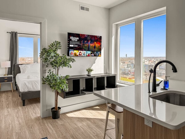 Building Photo - 2400 E Huntingdon St Unit ID1075555P