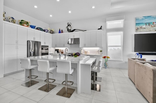 Photo - 8331 Royal County Down Rd