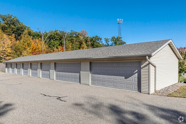Parking Garages - Timber Ridge Apartments