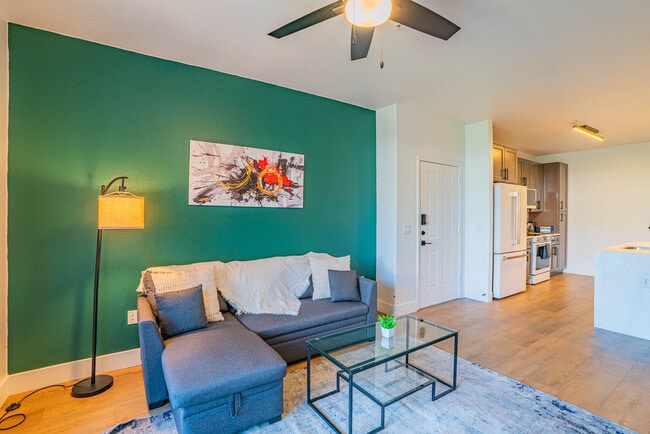 Building Photo - 6610 N 93rd Ave Unit ID1263200P