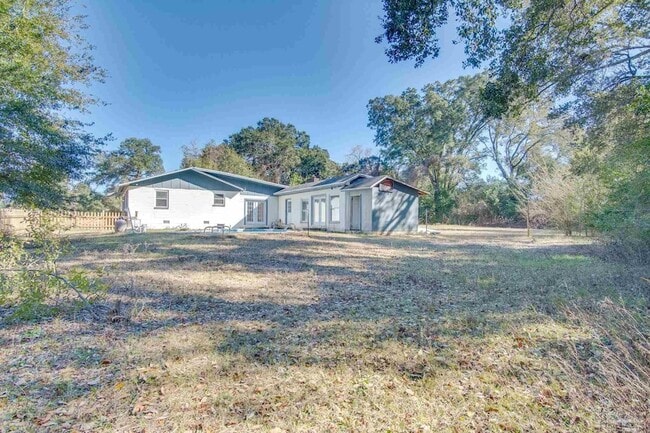 Photo - 4725 Clara St