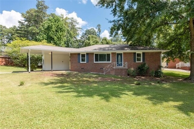Building Photo - 208 Yancy Dr SE