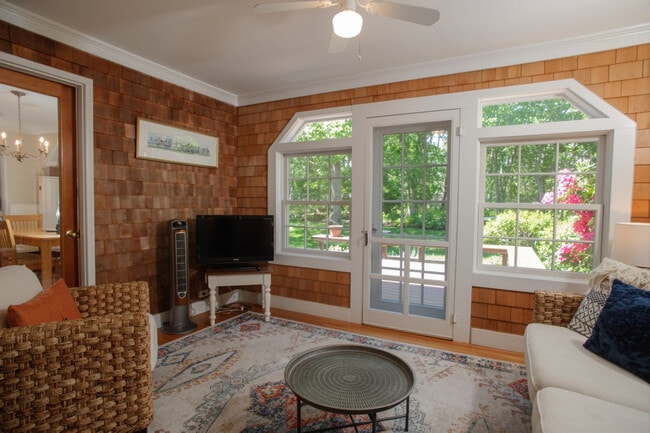 Building Photo - 13 N Meadow Ln Unit SI ID1514673P