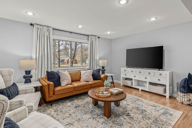 Building Photo - 201 N Dogwood St Unit ID1241305P