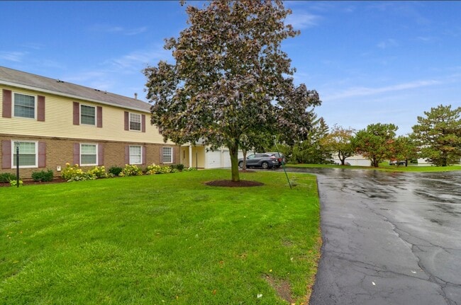Building Photo - 673 Thorntree Ct Unit D2