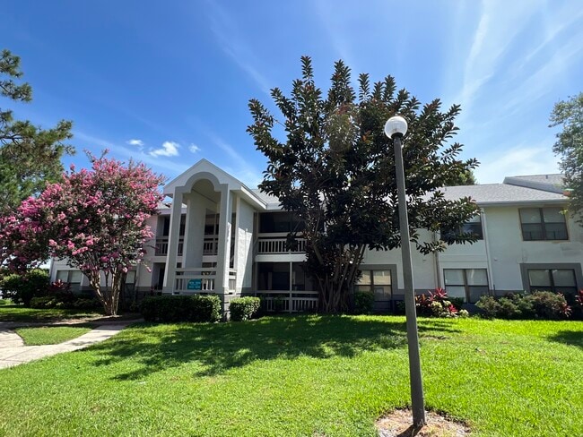 Building Photo - West Winds Apartments