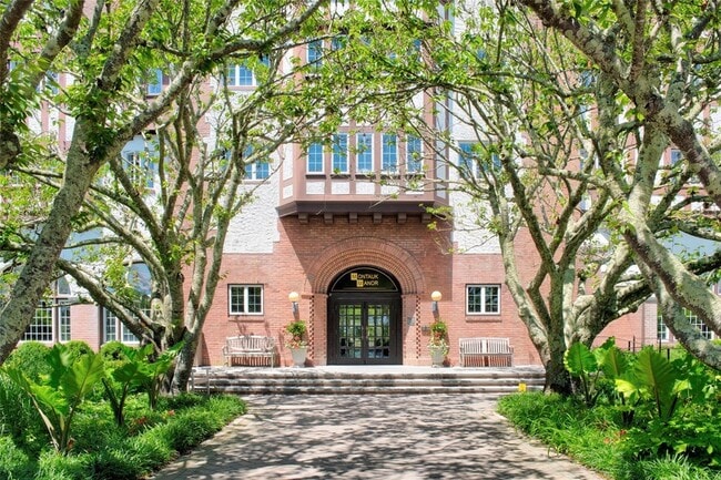 Building Photo - 236 Edgemere St Unit 223