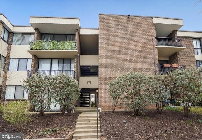 Building Photo - 2114 Bonnywood Ln Unit 202