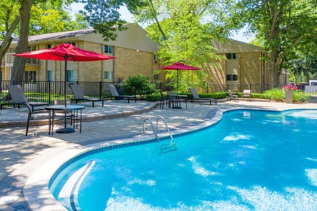 Swimming Pool - Pine Valley