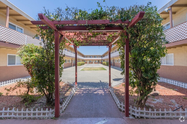 Building Photo - Ashland Manor