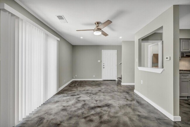 Photo - 2808 Skyway Cir