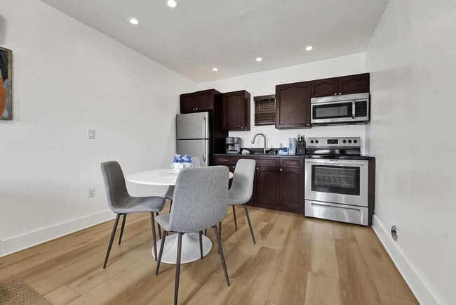 Photo - 333 Walnut St Unit ID1312658P