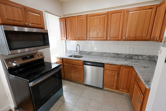 Building Photo - 1 Kenilworth St Unit 2