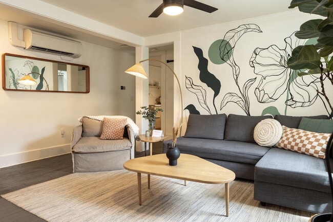 Photo - 522 W Franklin St Unit ID1324058P