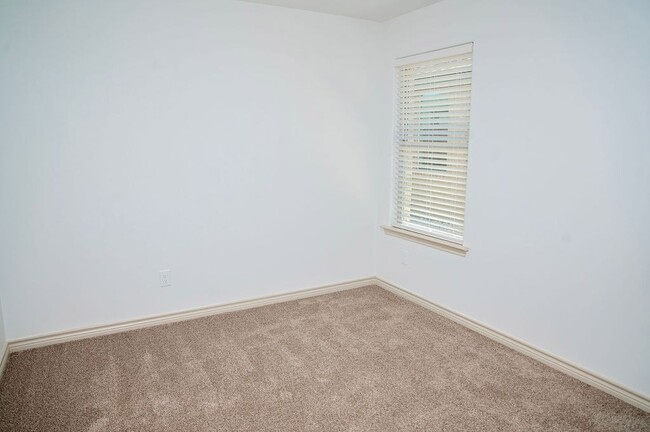 Photo - 1324 Bajada St