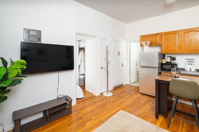 Photo - 187A 6th Ave Unit SI ID1032144P