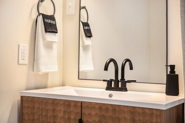 Photo - 37 Gold Ave NW Unit ID1346769P