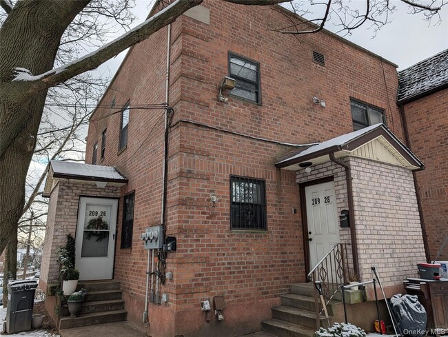 Building Photo - 209-28 Hillside Ave. Unit 2nd Fl