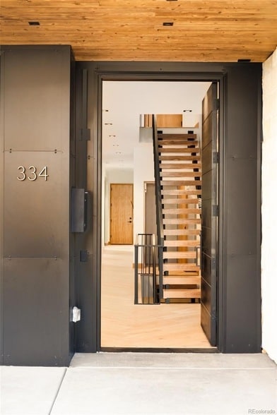 Photo - 332 Steele St