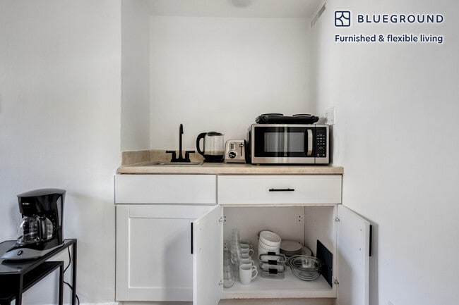 Photo - 944 Tiverton Ave Unit FL2-ID1209