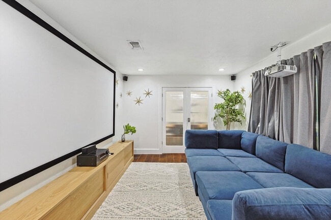 Photo - 1012 Cloverdale Ln Unit ID1024494P