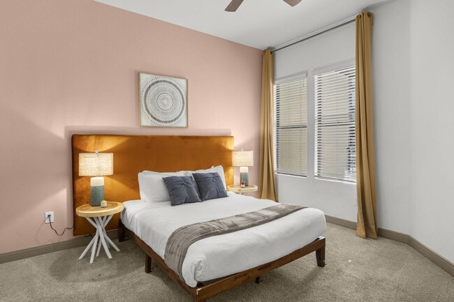 Photo - 555 N College Ave Unit ID1014337P