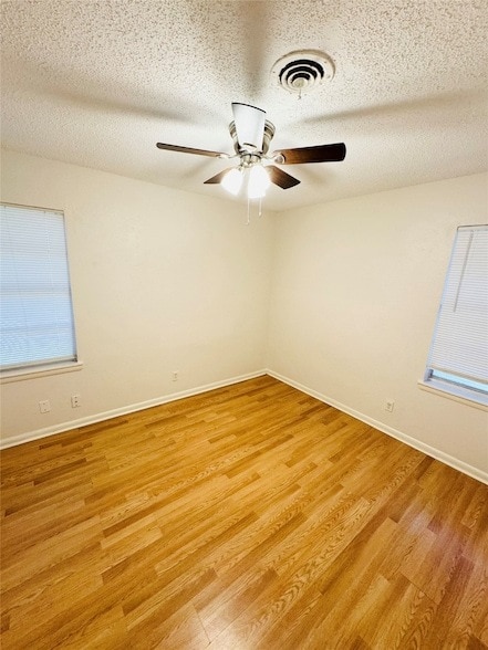 Photo - 1521 Longview St