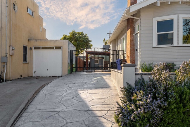 Photo - 1716 30th St Unit ID1024457P