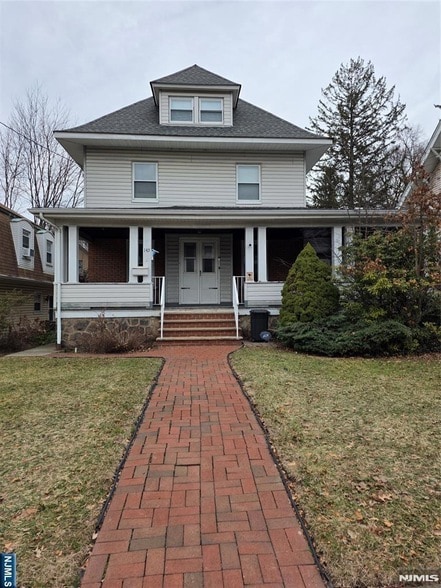 Building Photo - 145 Christie St