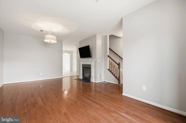 Photo - 677 Tivoli Rd