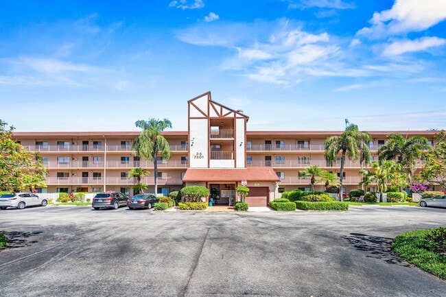 Building Photo - 7301 Amberly Ln Unit 304